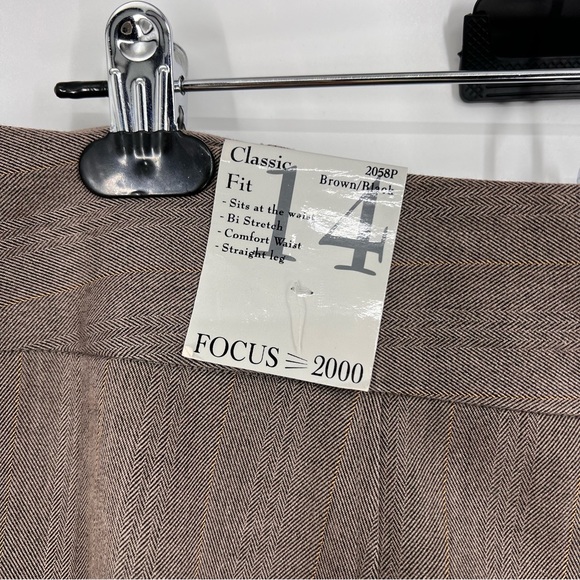 NWT focus 2000 dress pant classic fit stretch brown size 14 - Picture 2 of 10